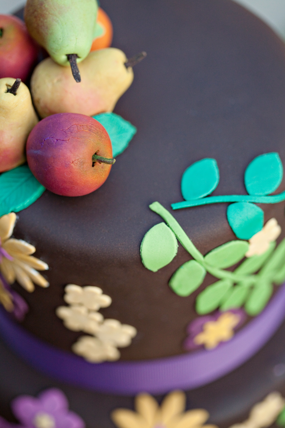 embellished-chocolate-fondant-wedding