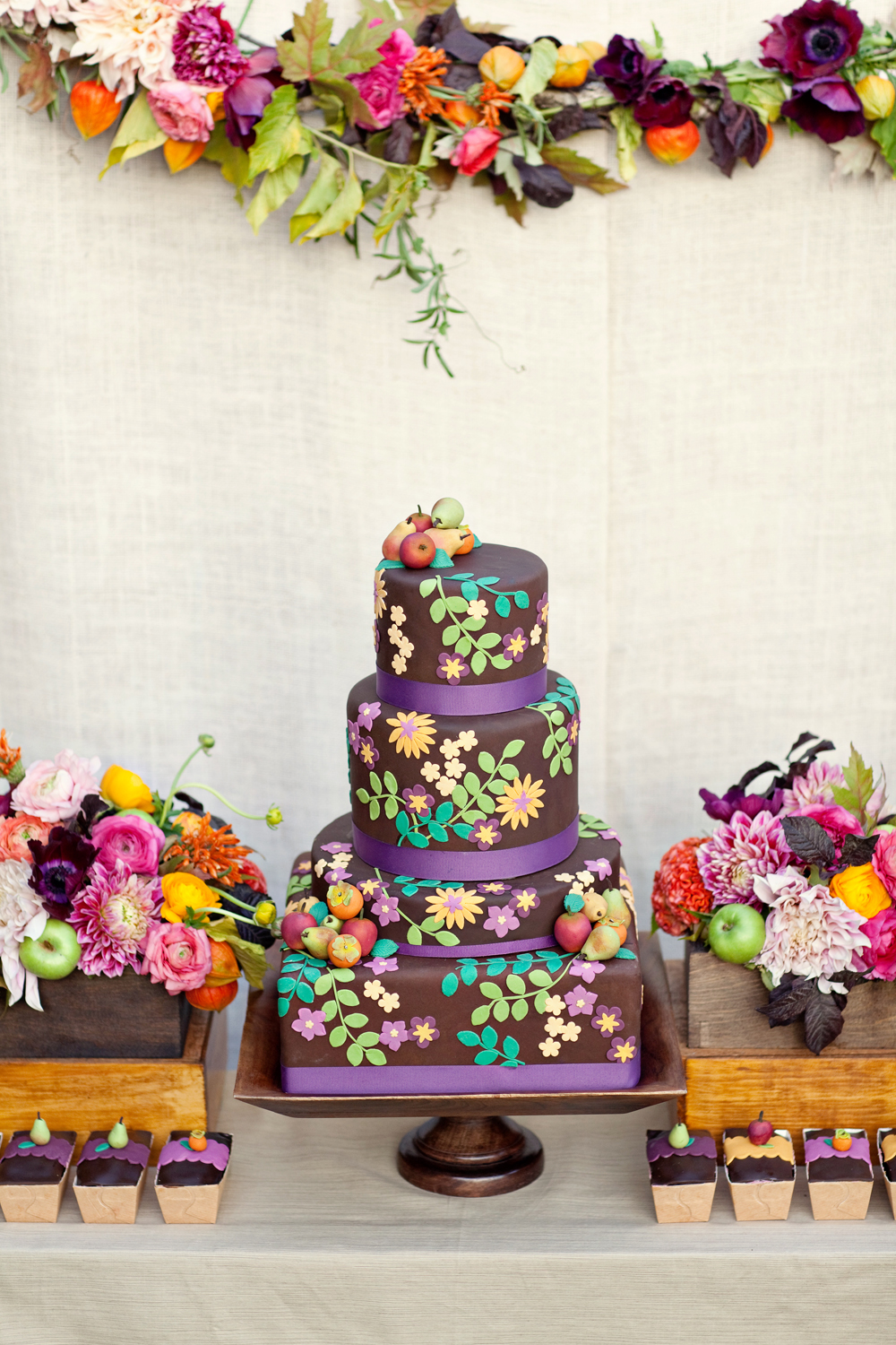 embellished-chocolate-fondant-wedding