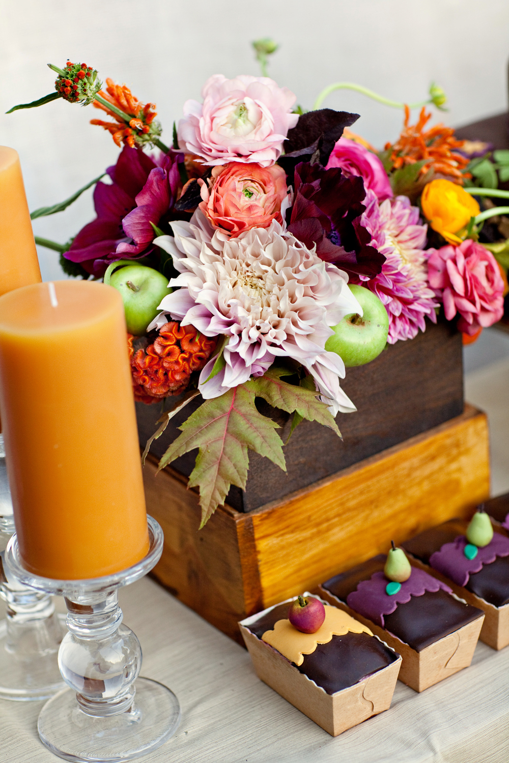 embellished-chocolate-fondant-wedding