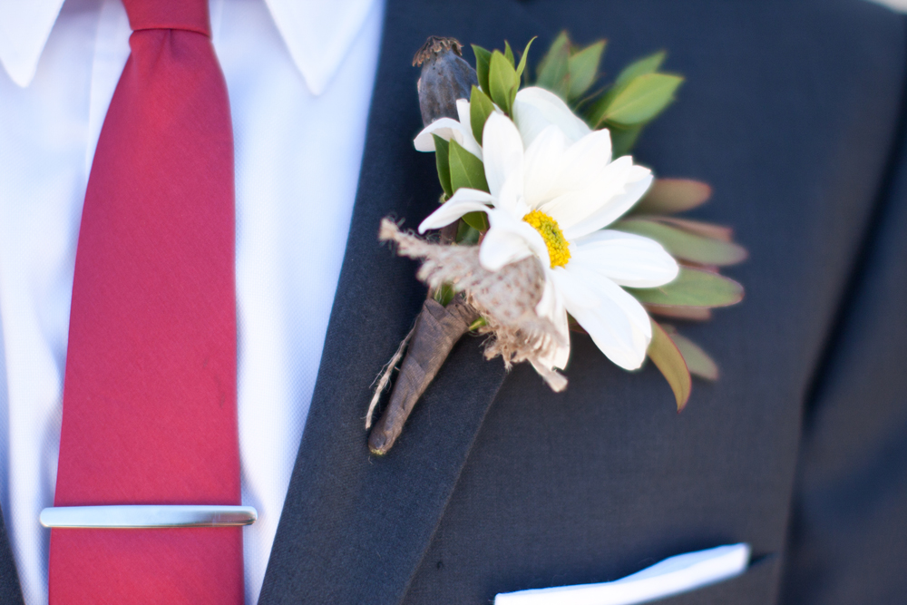 barn-yard-wedding-with-antique-touches