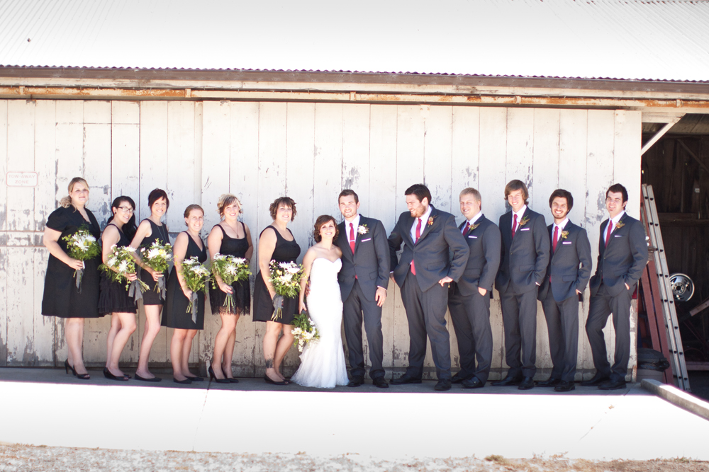 barn-yard-wedding-with-antique-touches