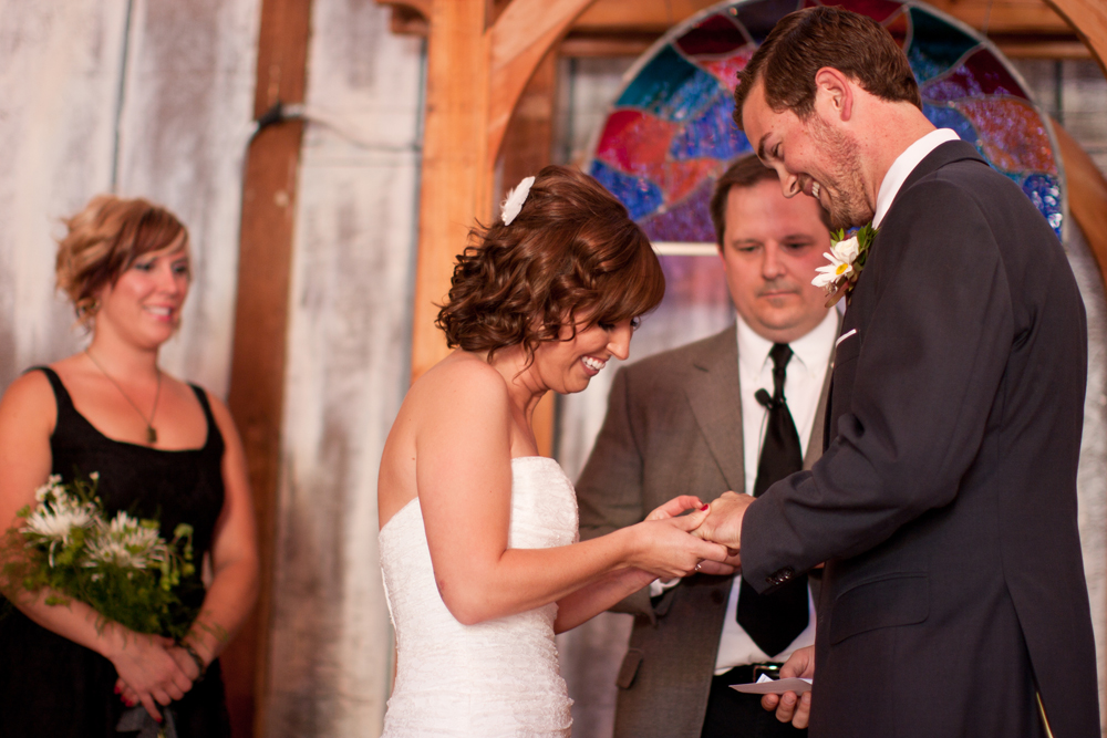 barn-yard-wedding-with-antique-touches