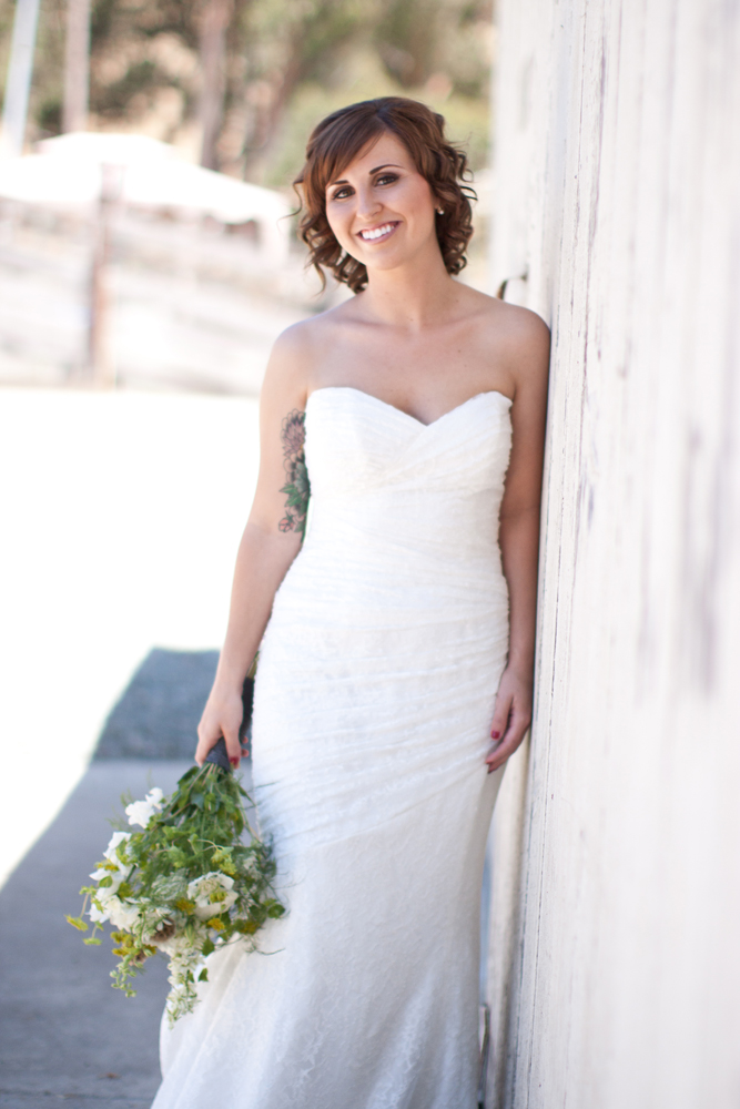 barn-yard-wedding-with-antique-touches