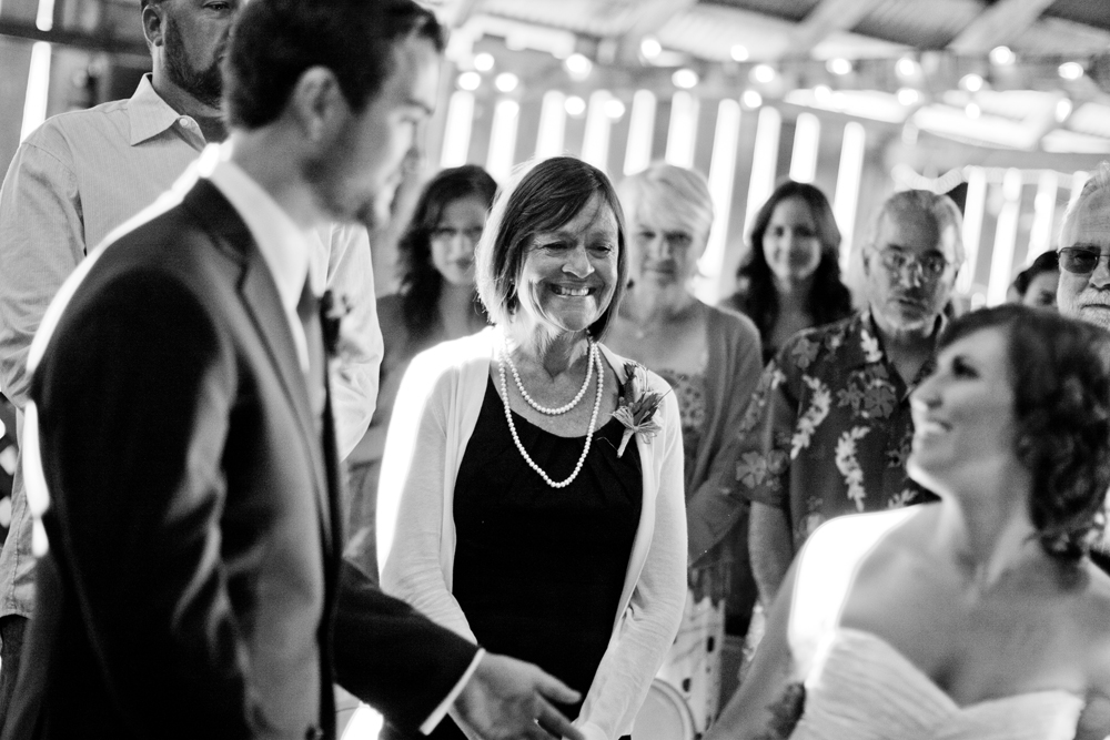 barn-yard-wedding-with-antique-touches