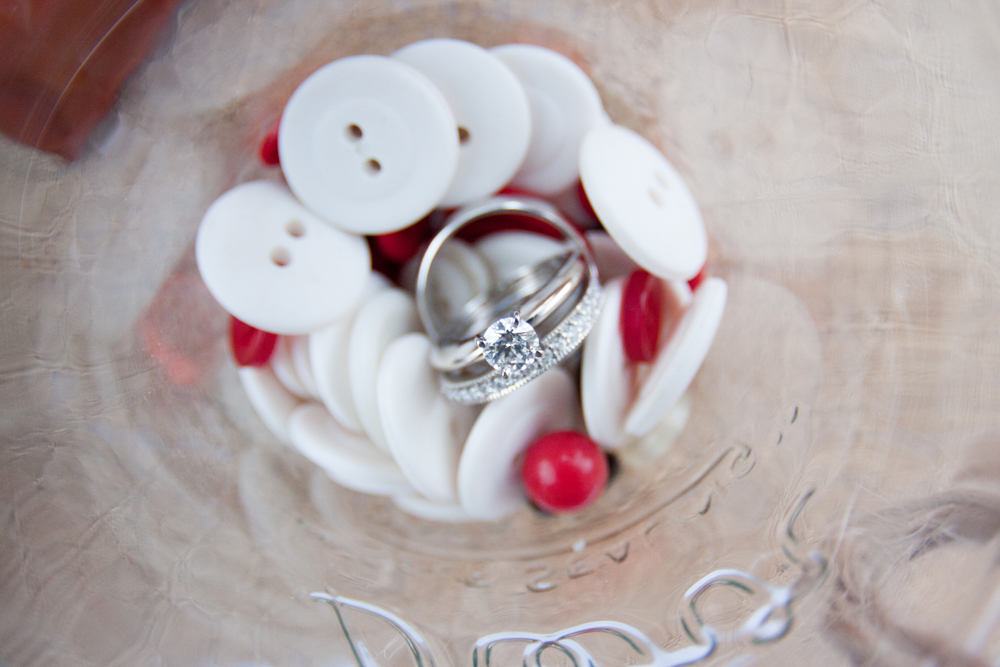 barn-yard-wedding-with-antique-touches