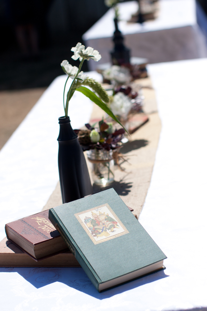 barn-yard-wedding-with-antique-touches