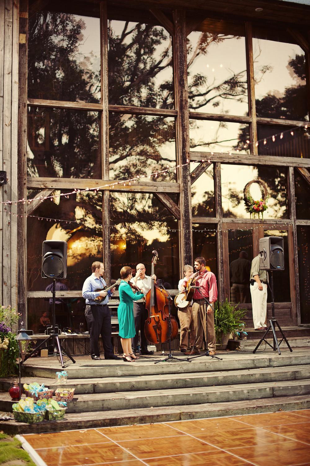 rustic-outdoor-wedding-from-the-reason