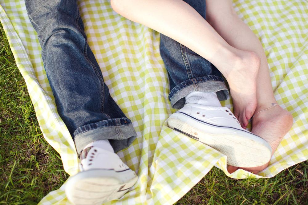 tea-and-cupcakes-engagement-session