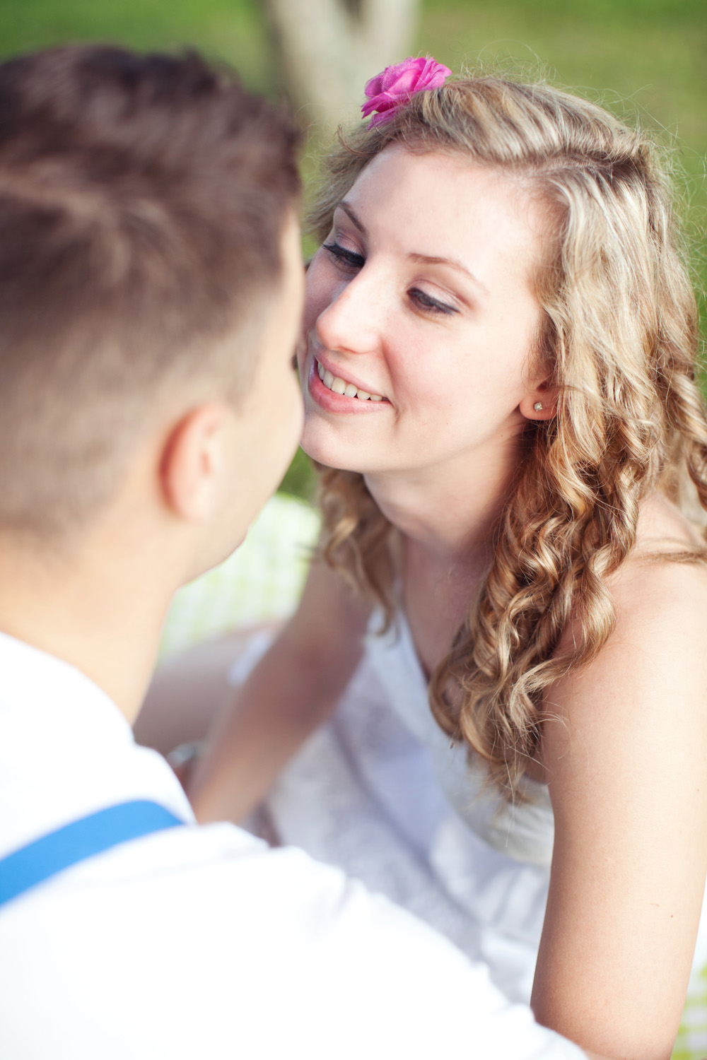 tea-and-cupcakes-engagement-session