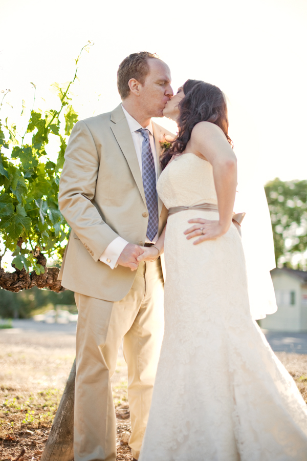 perfectly-peach-sonoma-wedding-by