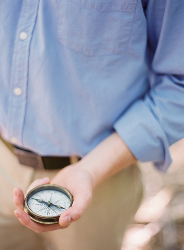 a-travel-themed-engagement-session