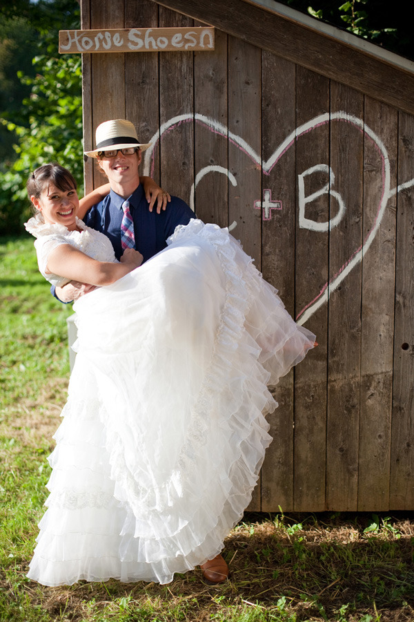 old-fashioned-hoedown-wedding