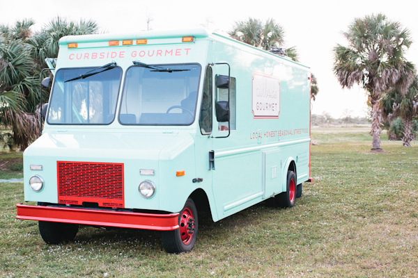 bohemian-food-truck-wedding