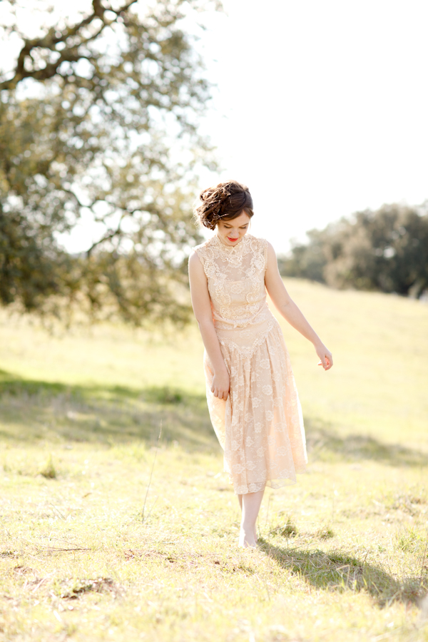 soft-vintage-engagement-session