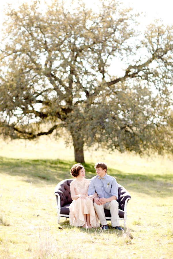 soft-vintage-engagement-session