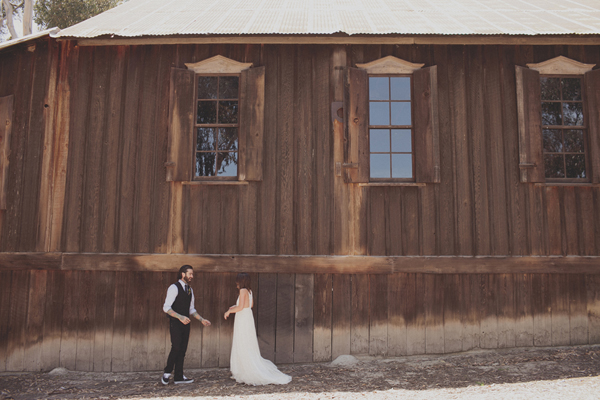 woodsy-boho-chic-backyard-wedding