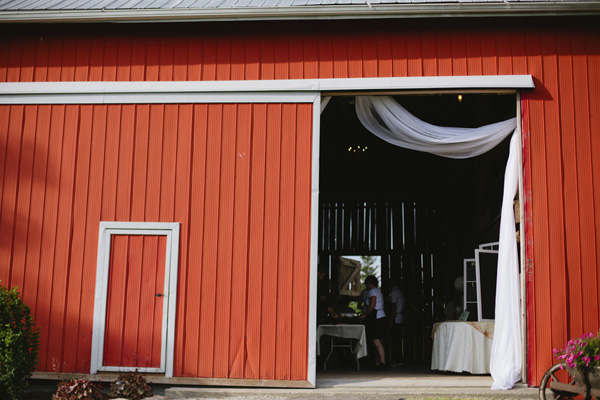 elegant-and-glamorous-barn-wedding