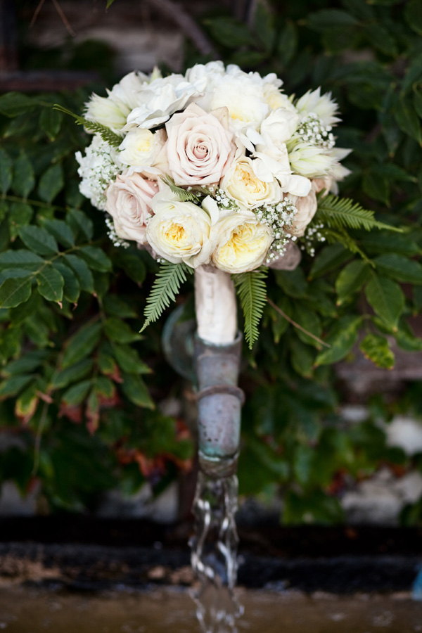 romantic-courtyard-wedding-at-the