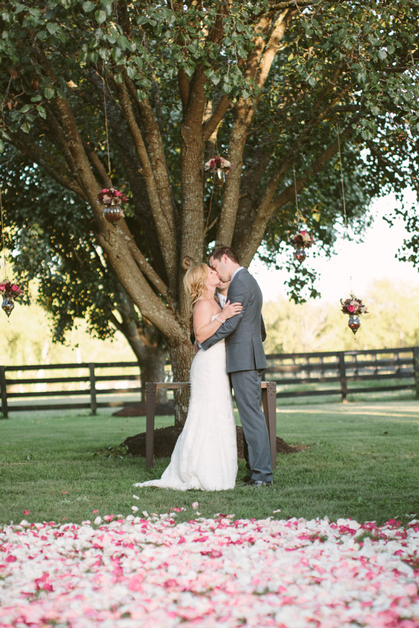 romantic-outdoor-wedding-at-southall