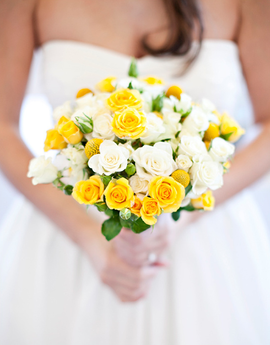 yellow and white wedding bouquet