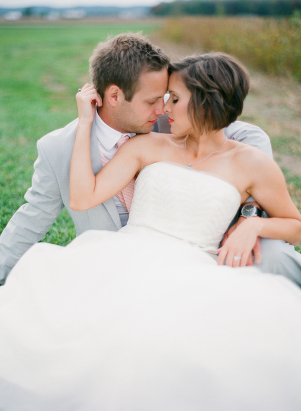 chic-dairy-farm-wedding-in-pink-and-gray