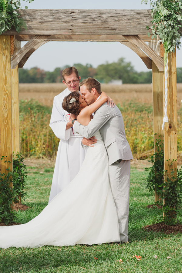 chic-dairy-farm-wedding-in-pink-and-gray