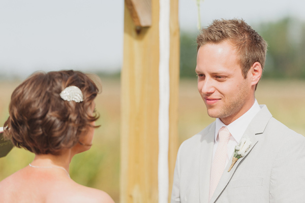 chic-dairy-farm-wedding-in-pink-and-gray