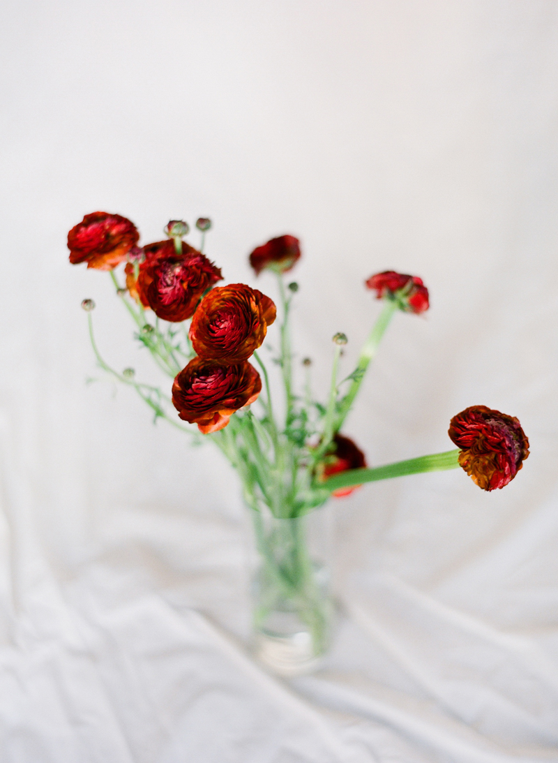 dark-wedding-flower-ideas