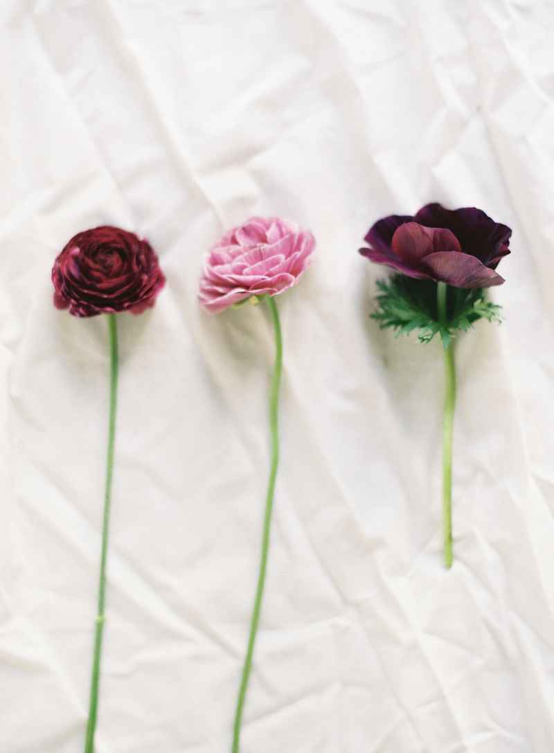 dark-wedding-flower-ideas