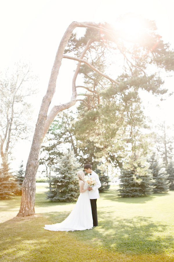 classic-peach-wedding-at-the-elm-hurst