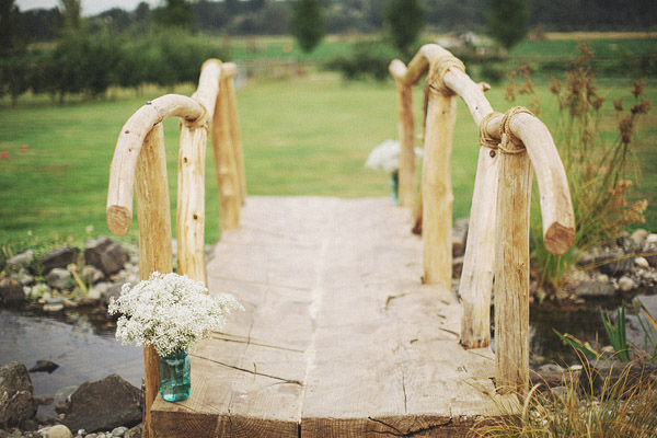 colorful-rustic-wedding-at-swans-trail