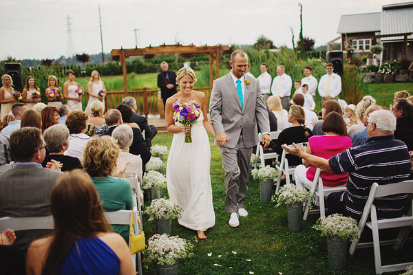 colorful-rustic-wedding-at-swans-trail