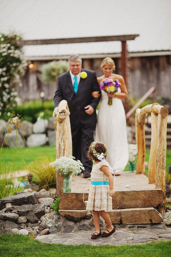 colorful-rustic-wedding-at-swans-trail