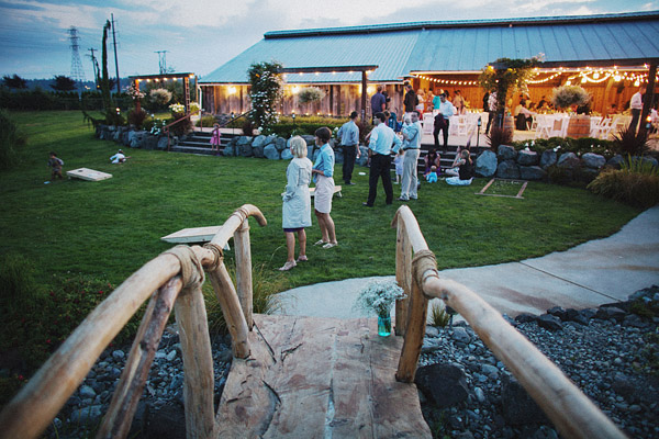 colorful-rustic-wedding-at-swans-trail