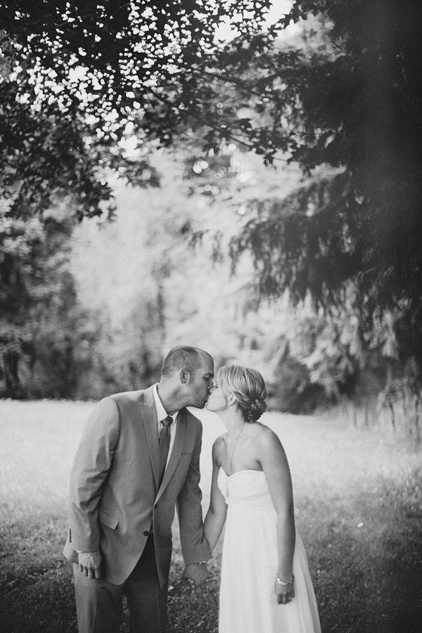 colorful-rustic-wedding-at-swans-trail