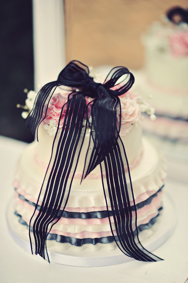 vintage-pink-and-black-wedding