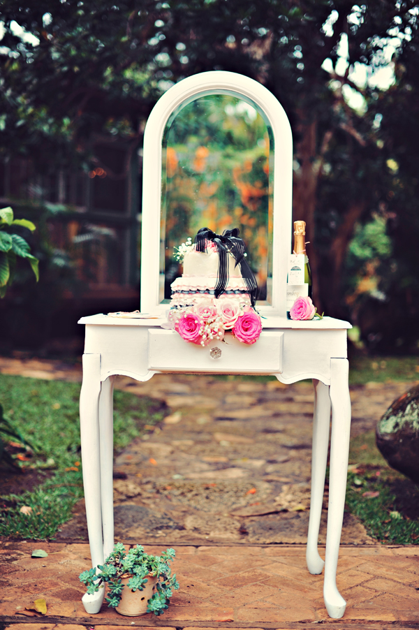 vintage-pink-and-black-wedding