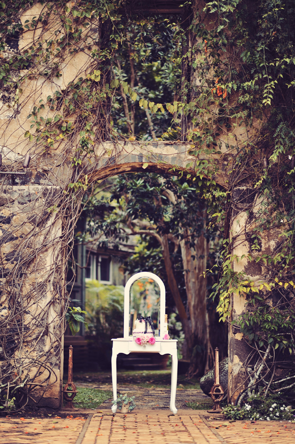 vintage-pink-and-black-wedding