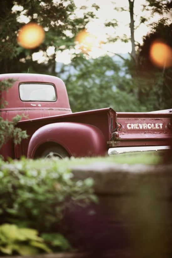 colorful-rustic-wedding-at-cedarwood