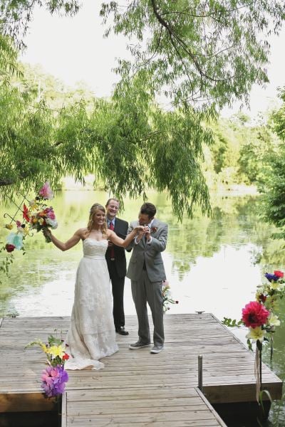 colorful-rustic-wedding-at-cedarwood