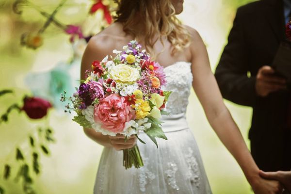 colorful-rustic-wedding-at-cedarwood