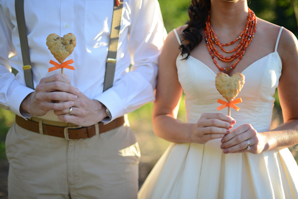 cute-as-a-button-wedding-inspiration