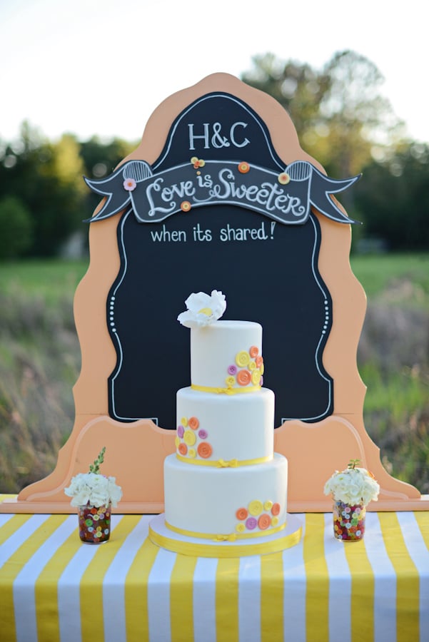 cute-as-a-button-wedding-inspiration