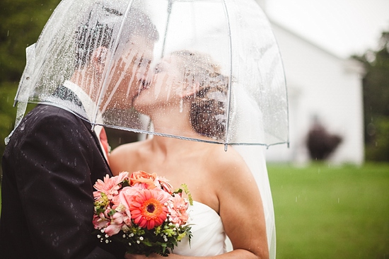 rainy wedding pictures