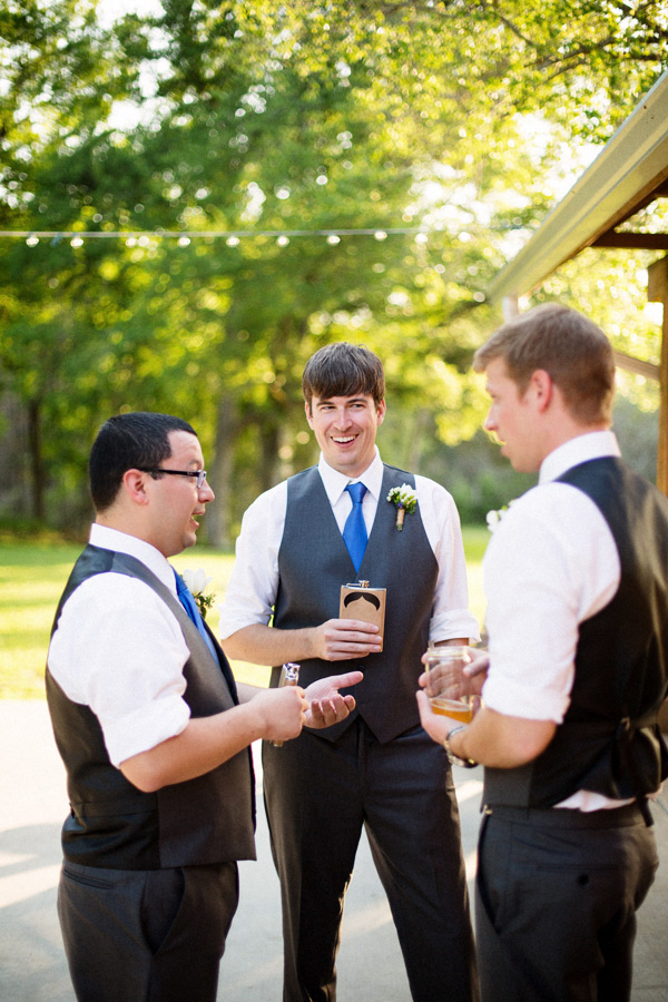 rustic-wedding-at-cedar-bend