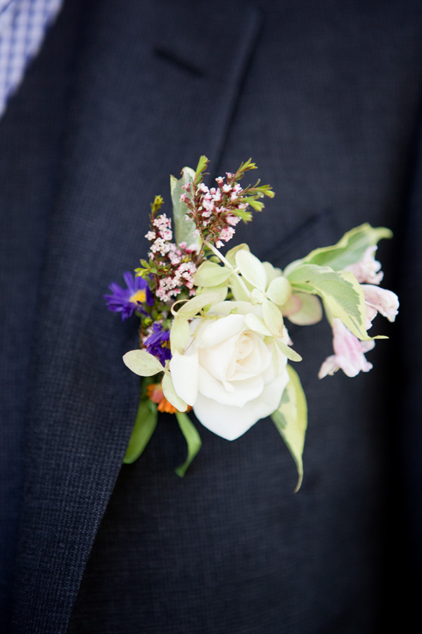 rustic-wedding-at-the-blue-rooster-inn