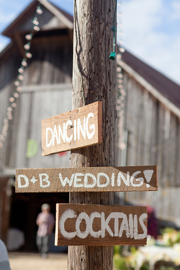 rustic-wedding-at-the-blue-rooster-inn