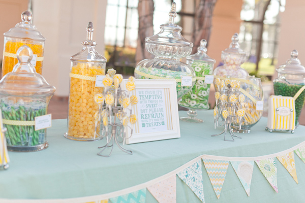 whimsical-yellow-and-mint-wedding