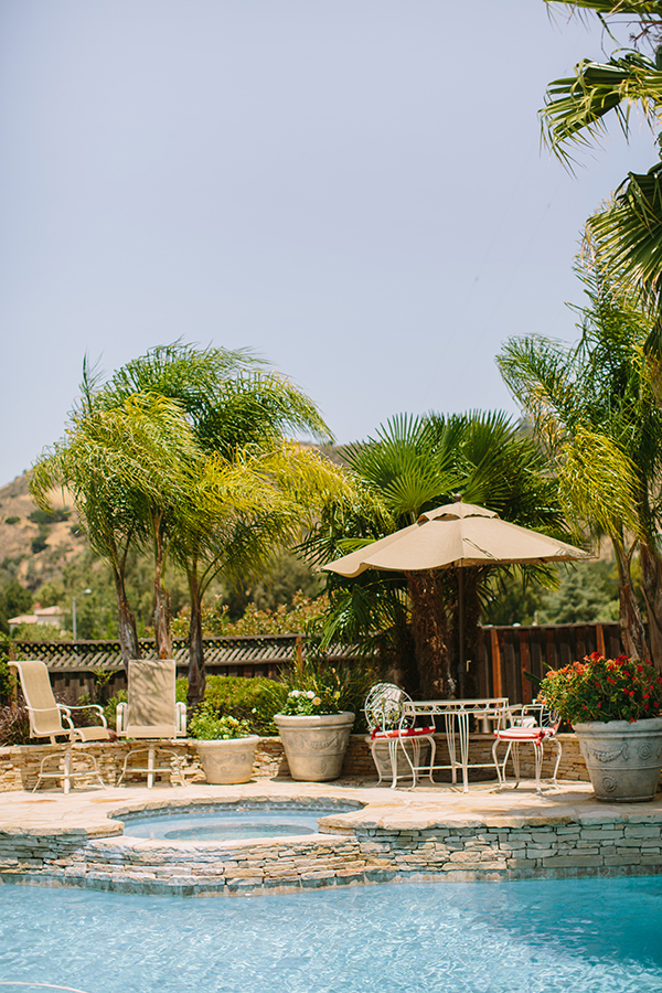 backyard-bridal-shower-in-peach-and-gold