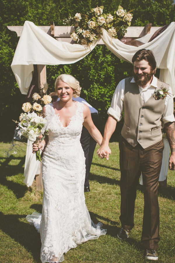 brown-and-white-wisconsin-wedding